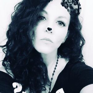 Meet your Posher, Holly